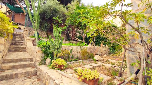 Casa independiente en calle Girona