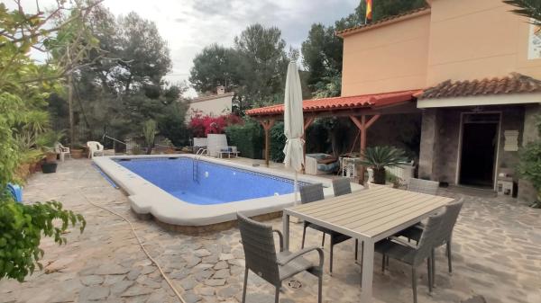 Casa independiente en calle Girona