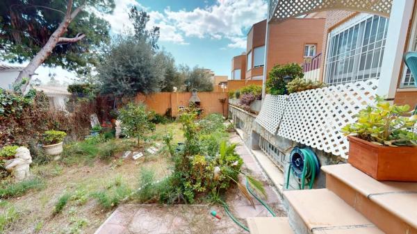 Chalet pareado en avenida del Comtat de Fabraquer