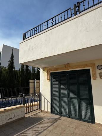 Chalet pareado en calle Cabo San Antonio