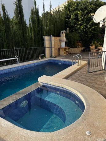 Chalet pareado en calle Cabo San Antonio