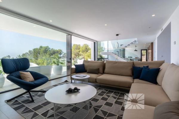 Casa independiente en calle Cornisa