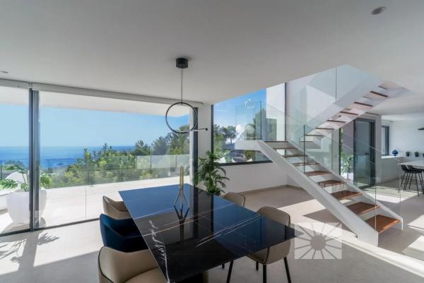 Casa independiente en calle Cornisa