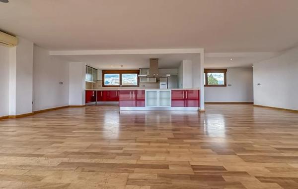 Ático en avenida principal