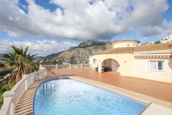 Casa independiente en avenida Europa