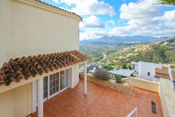 Casa independiente en avenida Europa