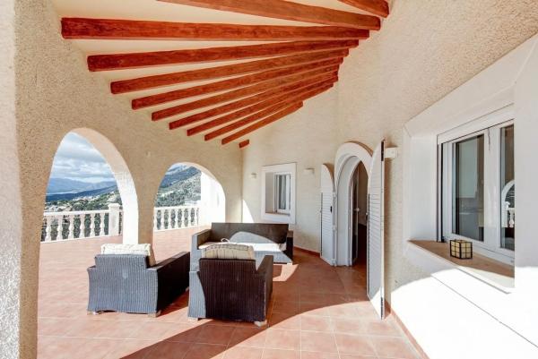 Casa independiente en avenida Europa