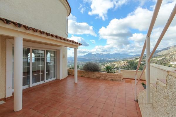 Casa independiente en avenida Europa