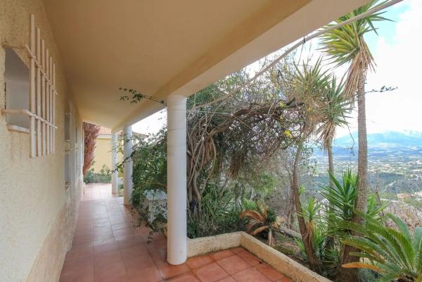 Casa independiente en avenida Europa