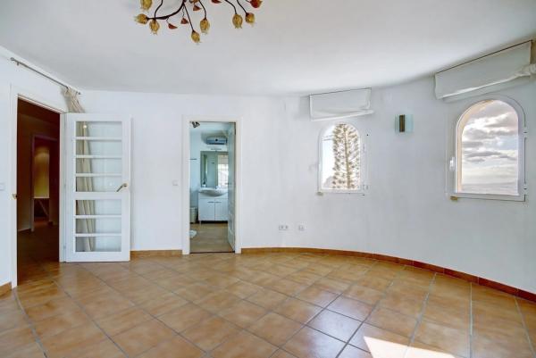 Casa independiente en avenida Europa