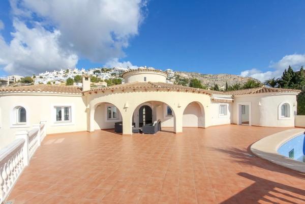 Casa independiente en avenida Europa