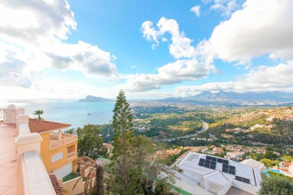 Casa independiente en avenida Europa