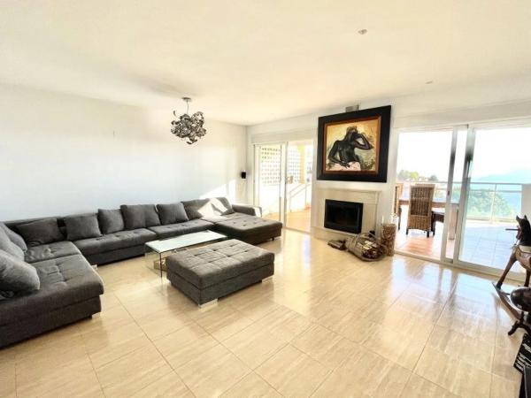 Chalet adosado en avenida Principal