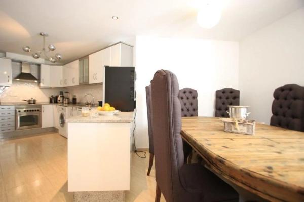 Chalet adosado en avenida Principal