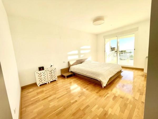 Chalet adosado en avenida Principal