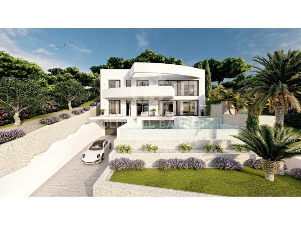 Casa independiente en avenida Bernia