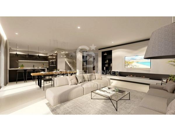 Casa independiente en avenida Bernia