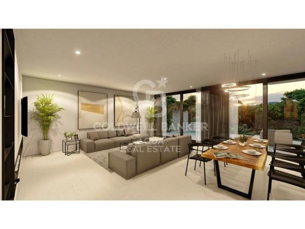 Casa independiente en avenida Bernia