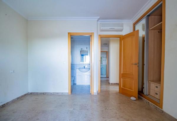 Chalet pareado en calle Cabo De San Antonio