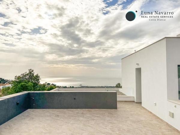 Casa independiente en calle Cornisa