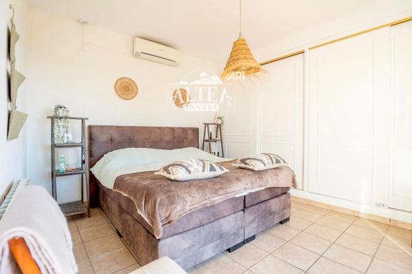 Casa independiente en calle la Xenna