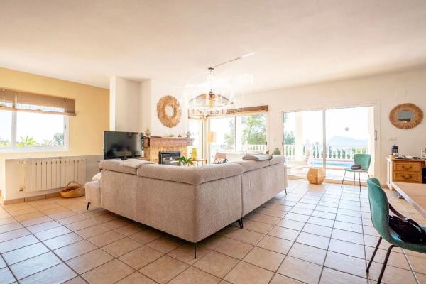 Casa independiente en calle la Xenna