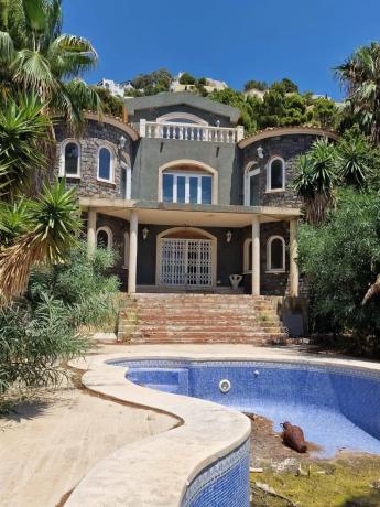 Casa independiente en avenida Europa