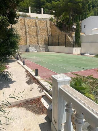 Casa independiente en avenida Europa