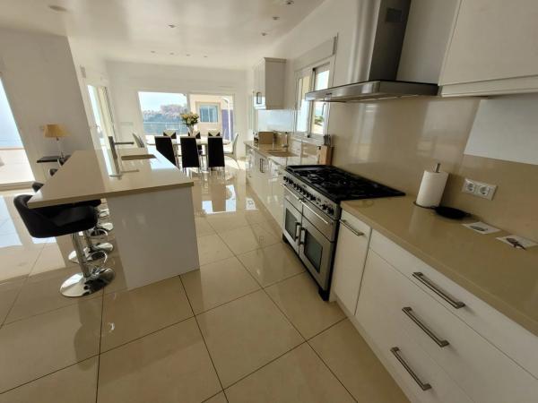 Casa independiente en calle Suiza