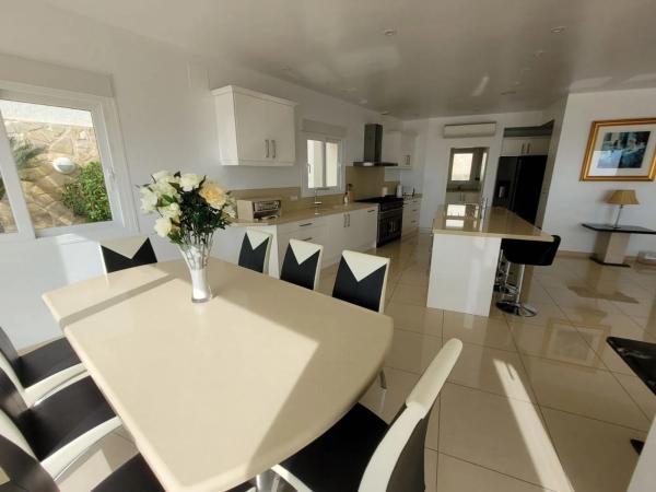 Casa independiente en calle Suiza