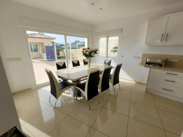 Casa independiente en calle Suiza