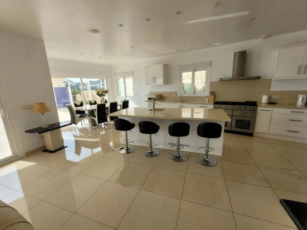 Casa independiente en calle Suiza