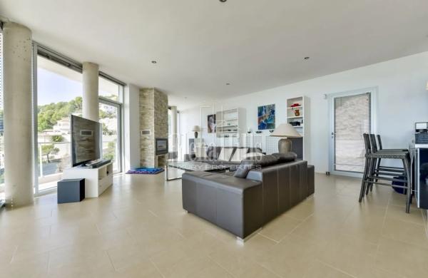 Casa independiente en calle Principal de la Serra