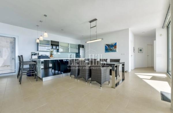 Casa independiente en calle Principal de la Serra