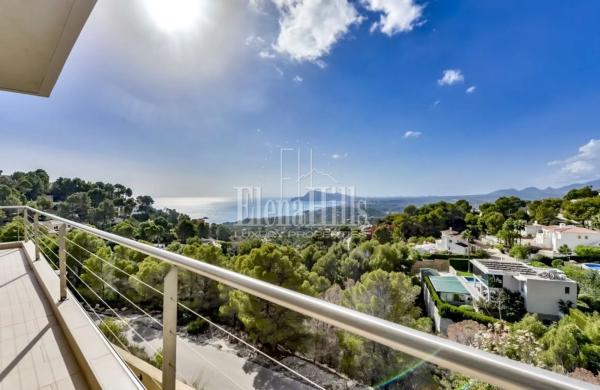 Casa independiente en calle Principal de la Serra