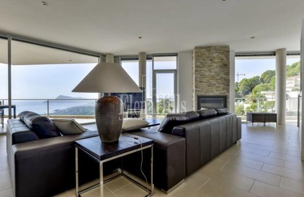 Casa independiente en calle Principal de la Serra