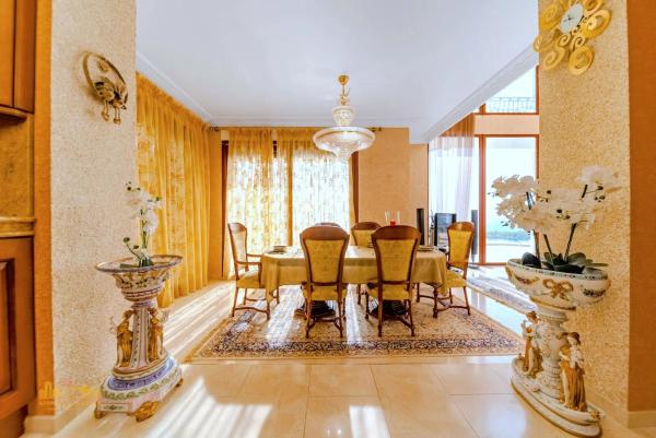 Chalet en avenida Europa, 565