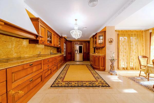 Chalet en avenida Europa, 565