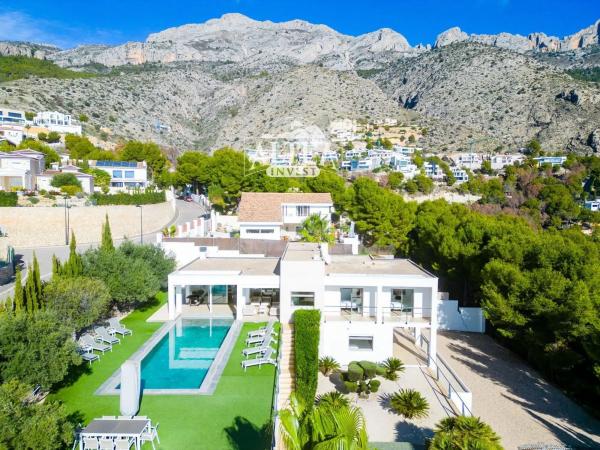 Casa independiente en calle Serrella