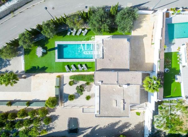 Casa independiente en calle Serrella