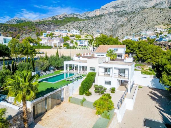 Casa independiente en calle Serrella