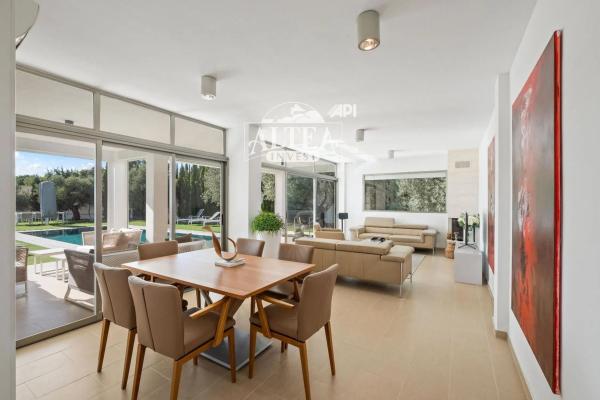 Casa independiente en calle Serrella