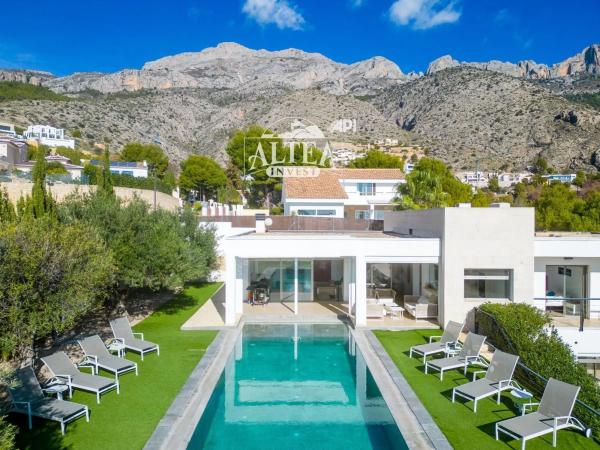 Casa independiente en calle Serrella