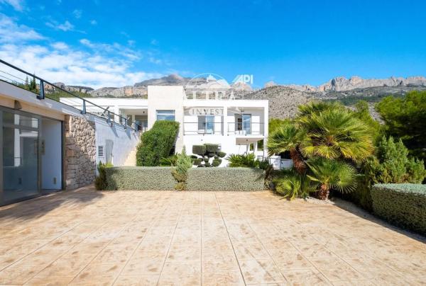 Casa independiente en calle Serrella