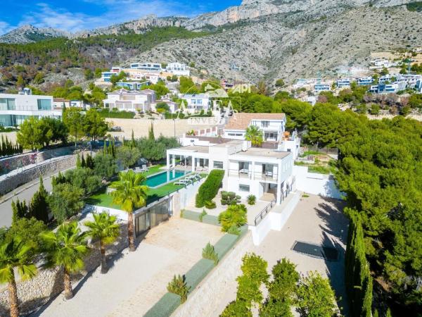 Casa independiente en calle Serrella