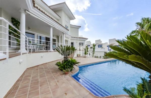 Casa independiente en calle Irlanda del Norte