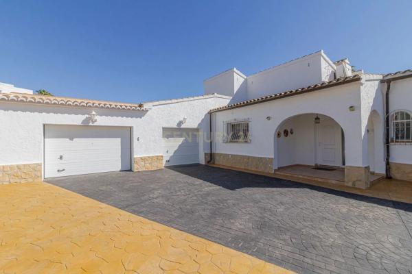 Casa independiente en Partida Los Pinos, 22 -8