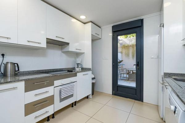 Chalet adosado en Urbanización Canuta