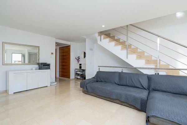 Chalet adosado en Urbanización Canuta