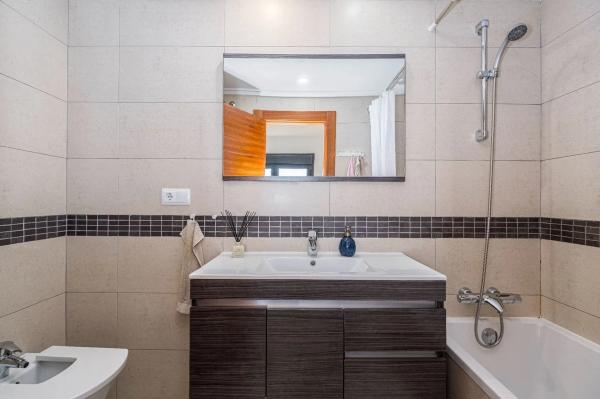 Chalet adosado en Urbanización Canuta